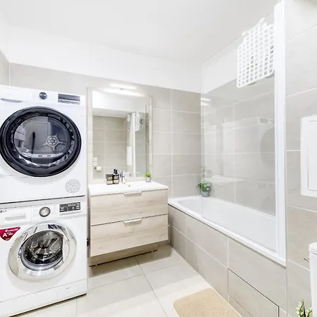 Apartment New Luxury - Private Underground Parking - M8 & Rer D