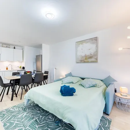 Apartment New Luxury - Private Underground Parking - M8 & Rer D