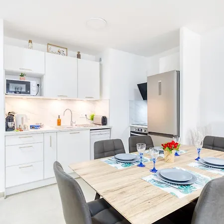New Luxury - Private Underground Parking - M8 & Rer D Apartment Maisons-Alfort