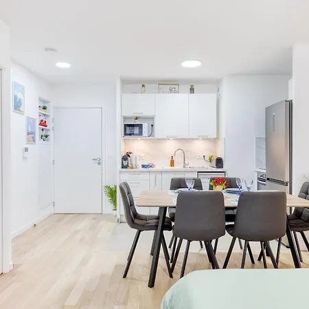 New Luxury - Private Underground Parking - M8 & Rer D Apartment