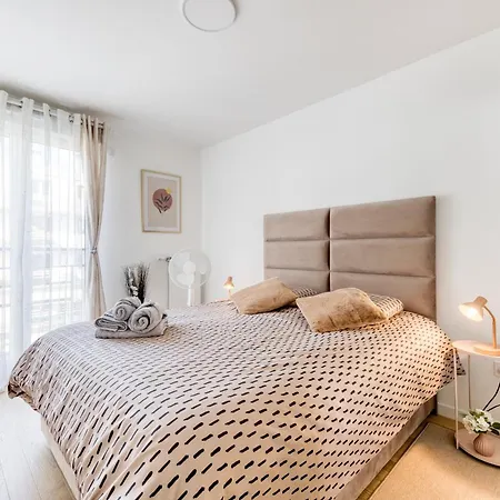 Appartement New Luxury - Private Underground Parking - M8 & Rer D *