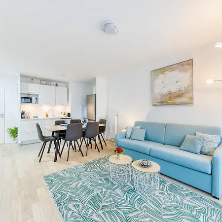 Apartment New Luxury - Private Underground Parking - M8 & Rer D *