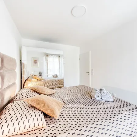 Appartement New Luxury - Private Underground Parking - M8 & Rer D