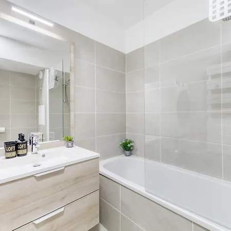 New Luxury - Private Underground Parking - M8 & Rer D Appartement *