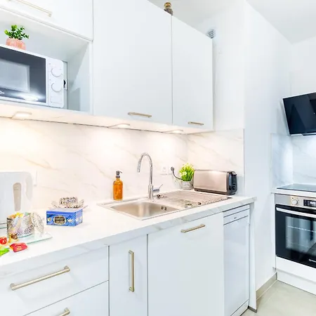 Apartment New Luxury - Private Underground Parking - M8 & Rer D *